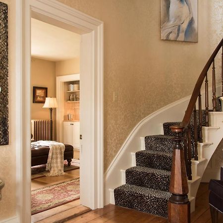 Gothic Eves Inn And Spa Bed And Breakfast Trumansburg Bagian luar foto