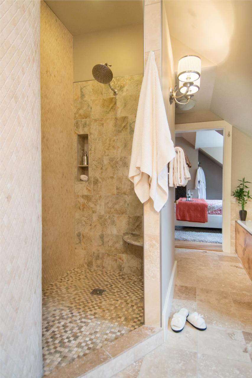 Gothic Eves Inn And Spa Bed And Breakfast Trumansburg Bagian luar foto