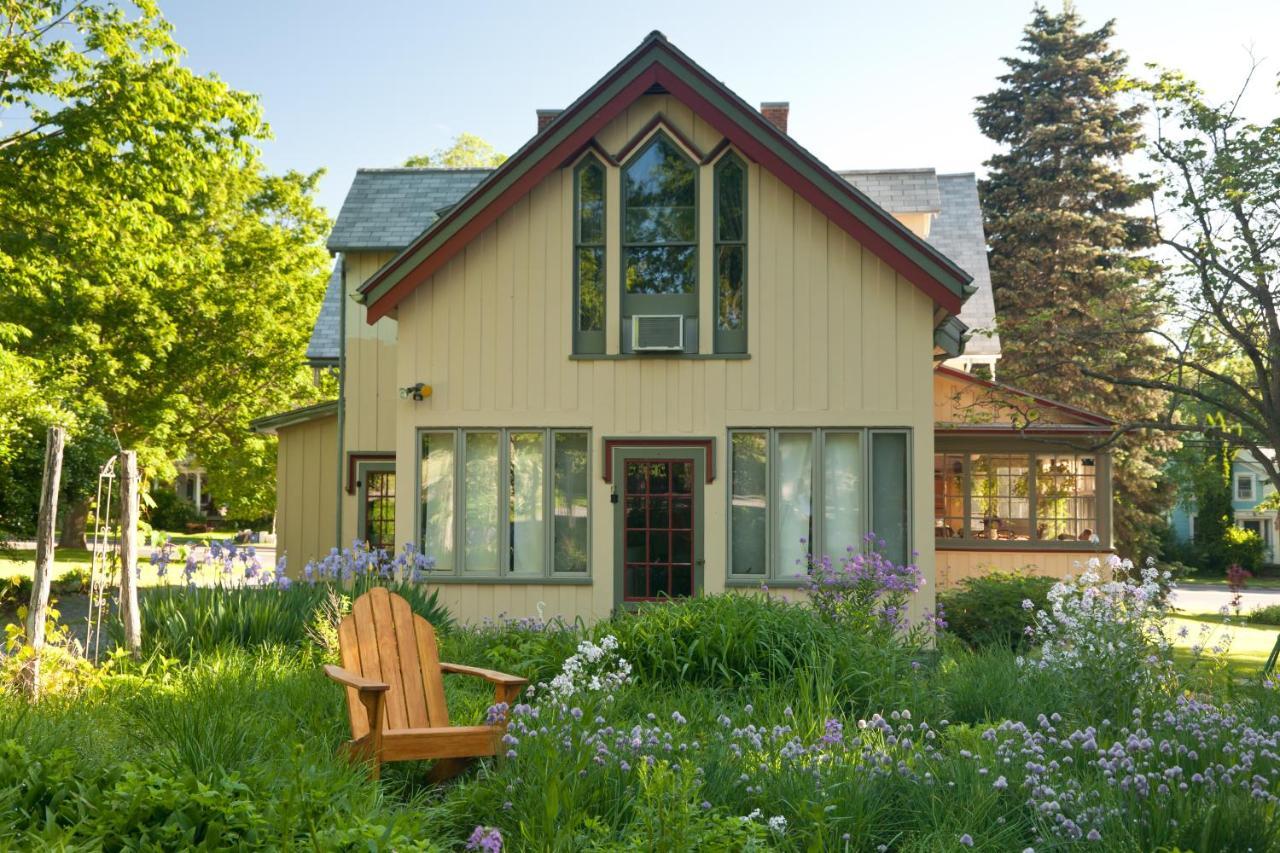 Gothic Eves Inn And Spa Bed And Breakfast Trumansburg Bagian luar foto