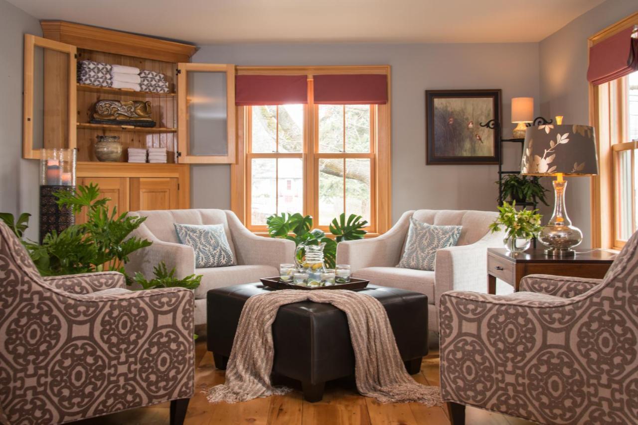 Gothic Eves Inn And Spa Bed And Breakfast Trumansburg Bagian luar foto